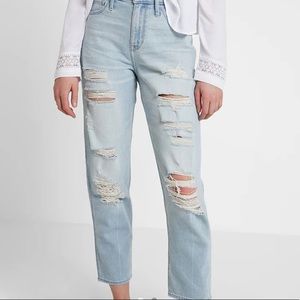 HIGH WAISTED LIGHT WASH RIPPED MOM JEANS